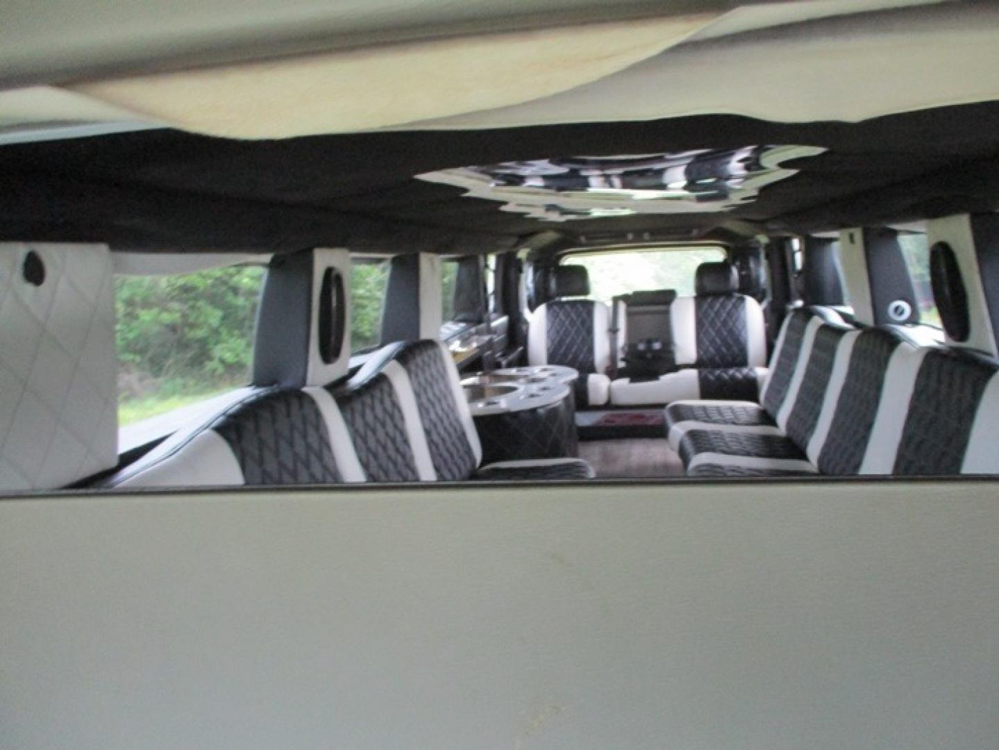 2005 White /White/Black Hummer H2 (5GRGN23UXH1) , located at 1725 US-68 N, Bellefontaine, OH, 43311, (937) 592-5466, 40.387783, -83.752388 - 2005 Hummer H2 175" SUV VIP Limousine, White w/White/black leather interior, Front/Rear Ait, Flat Screens, AM/FM/CD reconditioned Interior, LOADED - Photo#9